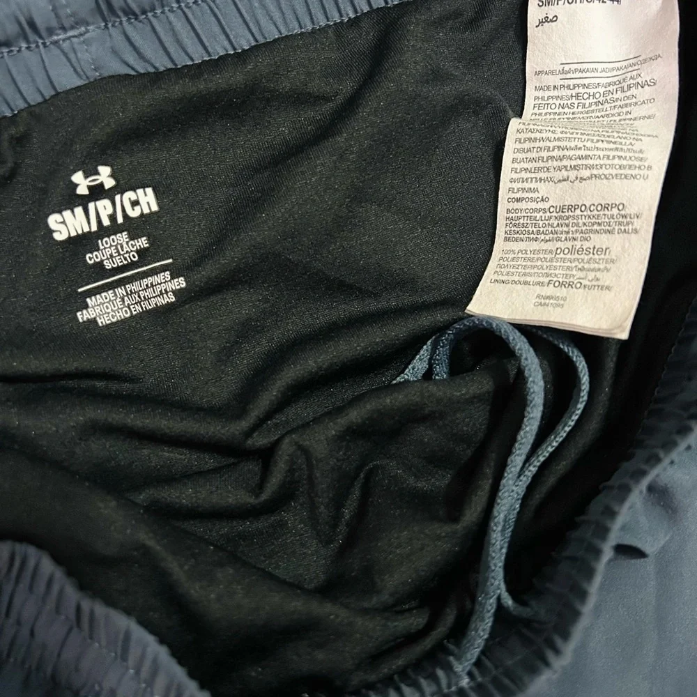 Under Armour Women's Gray Athletic Shorts Size Small NWOT Workout Running - Picture 3 of 4